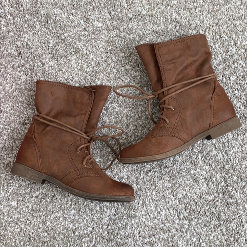 Boots Women’s Size 6